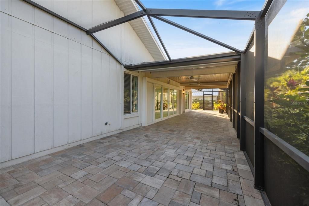 For Sale: $895,000 (3 beds, 2 baths, 2676 Square Feet)