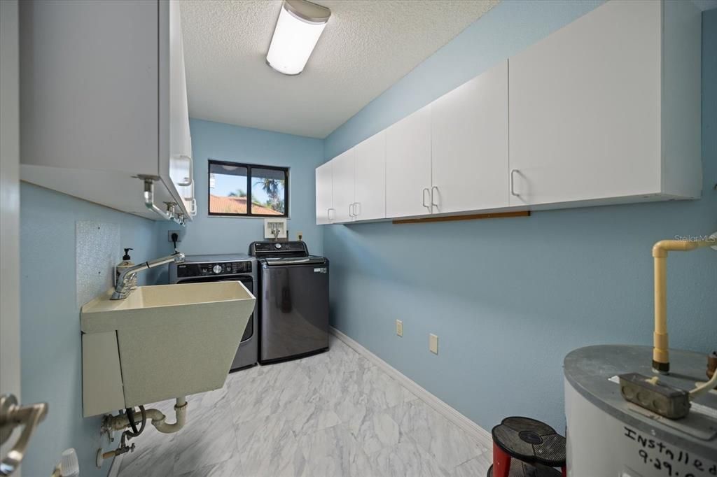 For Sale: $895,000 (3 beds, 2 baths, 2676 Square Feet)