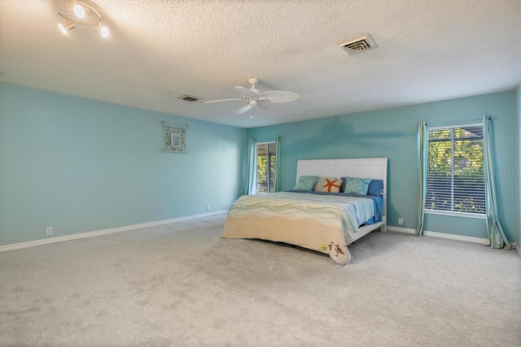 For Sale: $895,000 (3 beds, 2 baths, 2676 Square Feet)