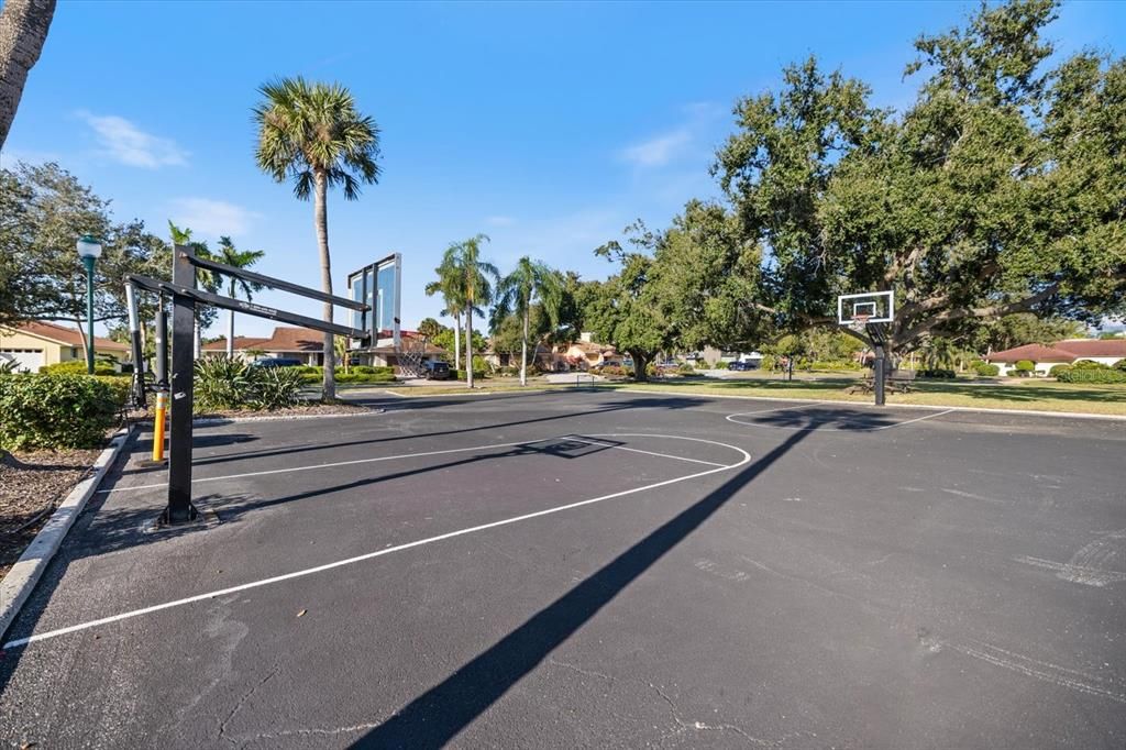 For Sale: $895,000 (3 beds, 2 baths, 2676 Square Feet)