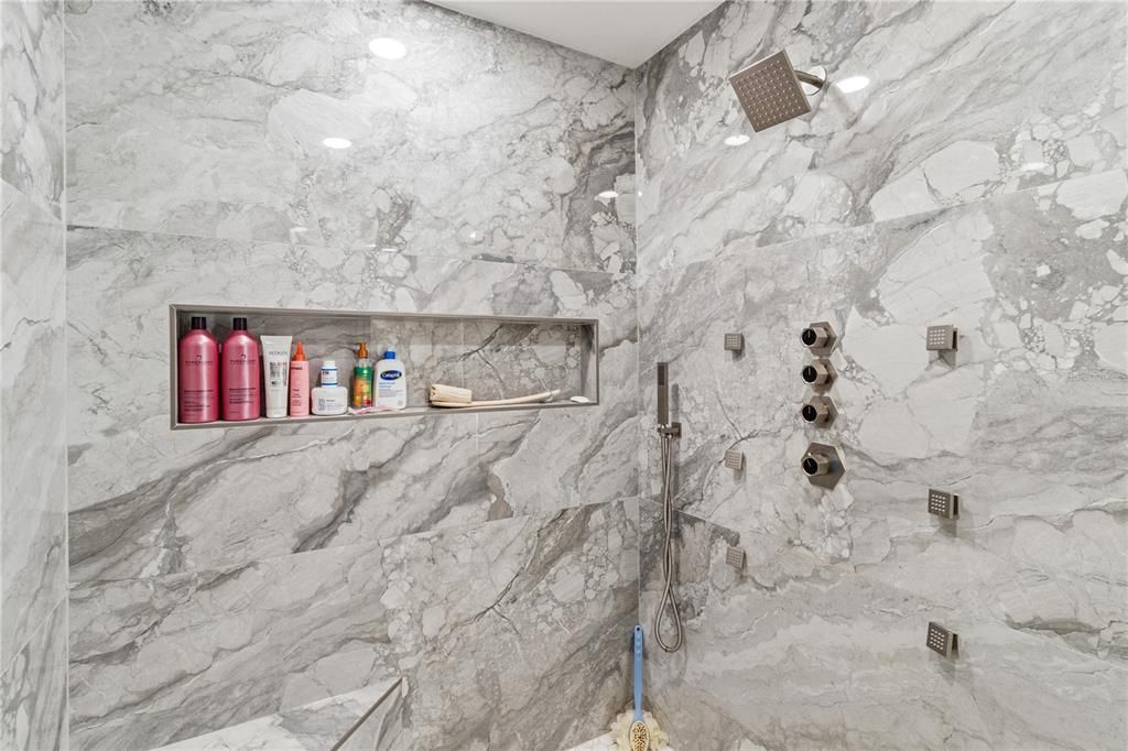 En Venta: $849,900 (4 camas, 3 baños, 2952 Pies cuadrados)