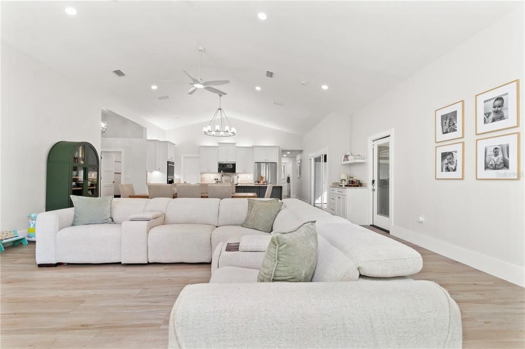 En Venta: $849,900 (4 camas, 3 baños, 2952 Pies cuadrados)