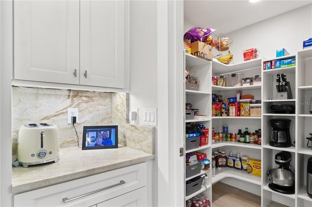 En Venta: $849,900 (4 camas, 3 baños, 2952 Pies cuadrados)