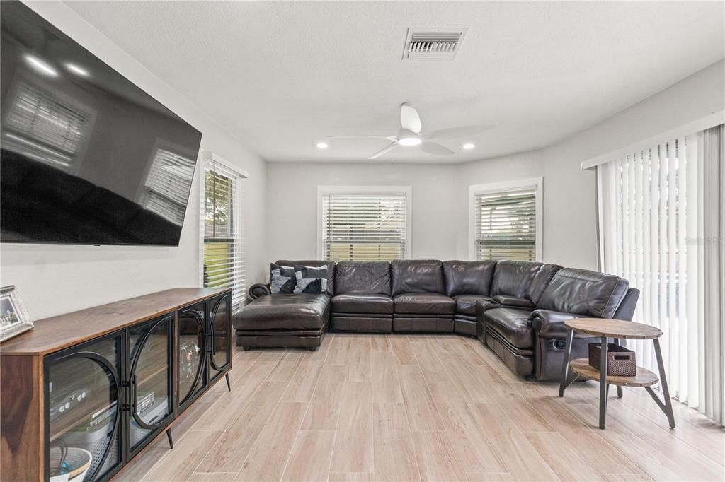 En Venta: $849,900 (4 camas, 3 baños, 2952 Pies cuadrados)