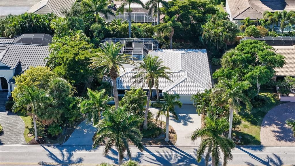 Под контрактом: $1,539,000 (3 спален, 2 ванн, 1660 Квадратных фут)