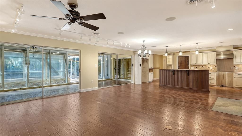 Под контрактом: $1,539,000 (3 спален, 2 ванн, 1660 Квадратных фут)