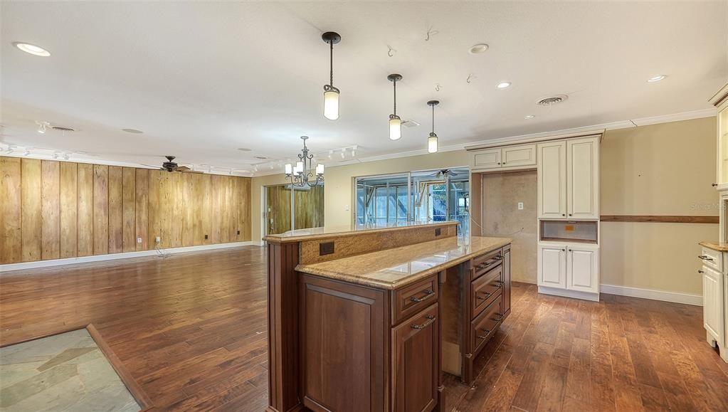 Под контрактом: $1,539,000 (3 спален, 2 ванн, 1660 Квадратных фут)