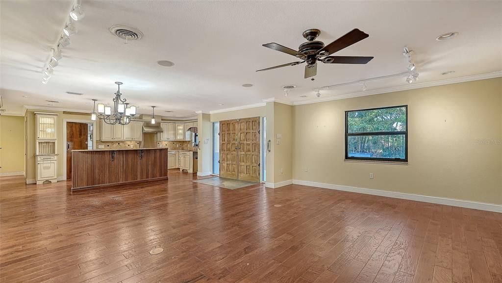 Под контрактом: $1,539,000 (3 спален, 2 ванн, 1660 Квадратных фут)