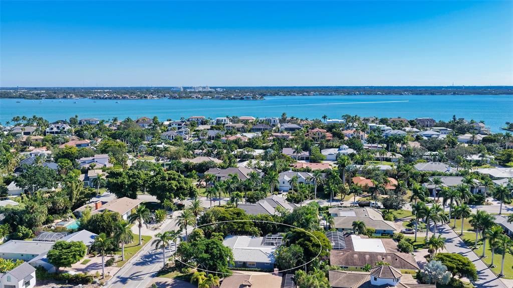 Под контрактом: $1,539,000 (3 спален, 2 ванн, 1660 Квадратных фут)