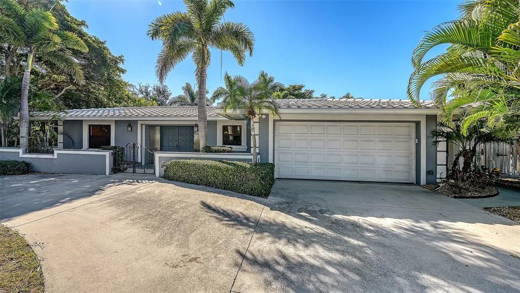 Под контрактом: $1,539,000 (3 спален, 2 ванн, 1660 Квадратных фут)