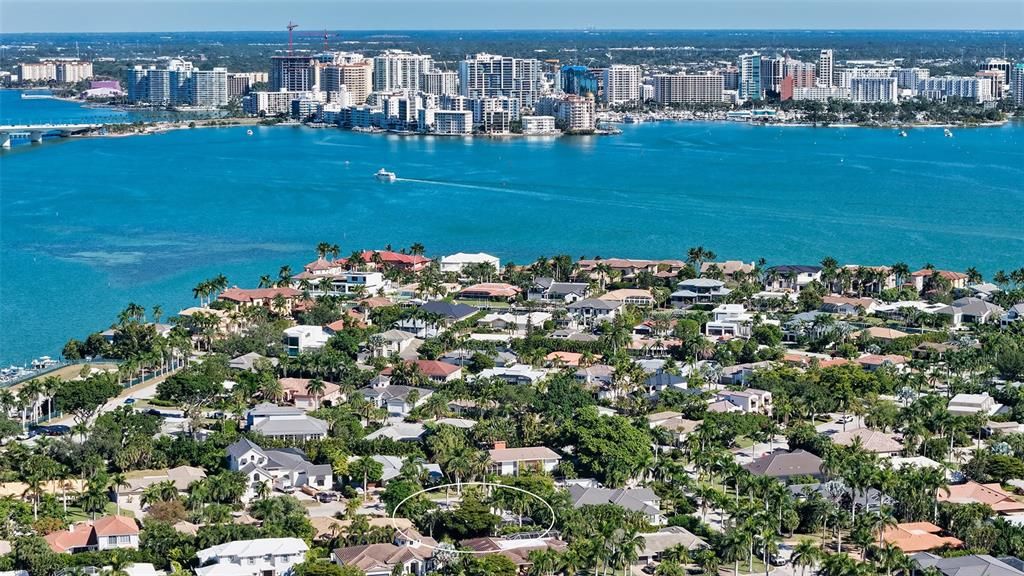 Под контрактом: $1,539,000 (3 спален, 2 ванн, 1660 Квадратных фут)