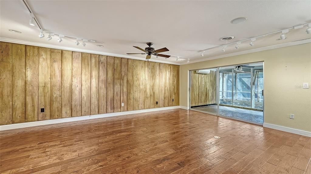 Под контрактом: $1,539,000 (3 спален, 2 ванн, 1660 Квадратных фут)