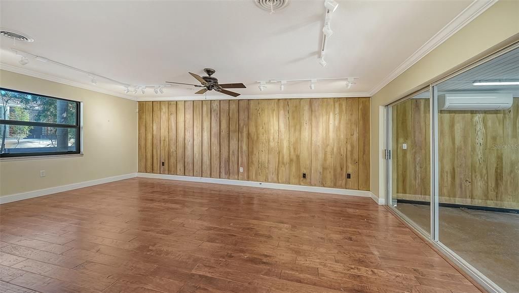 Под контрактом: $1,539,000 (3 спален, 2 ванн, 1660 Квадратных фут)