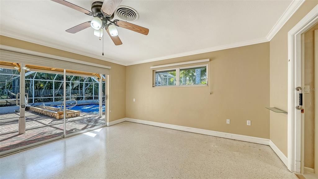 Под контрактом: $1,539,000 (3 спален, 2 ванн, 1660 Квадратных фут)