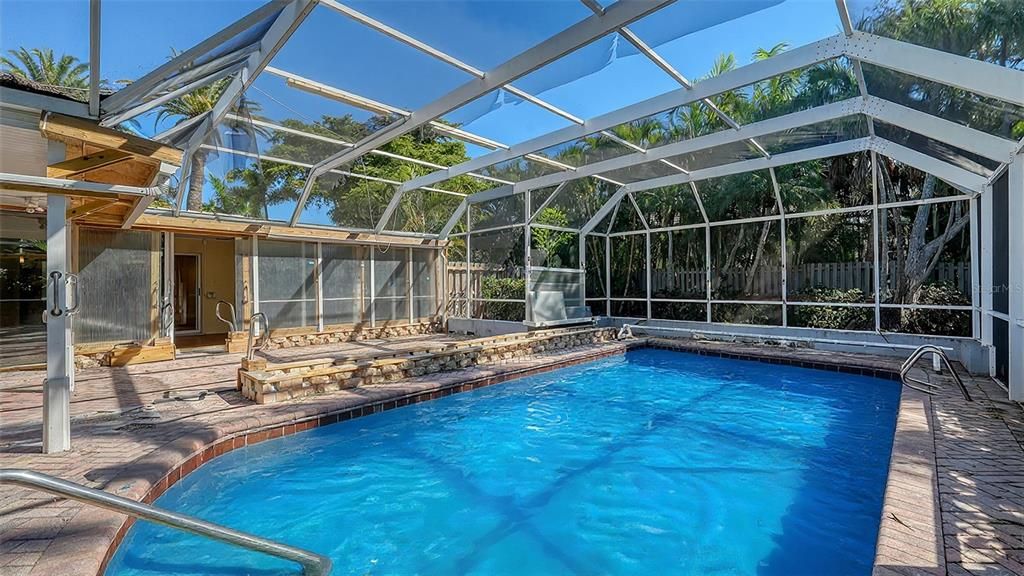 Под контрактом: $1,539,000 (3 спален, 2 ванн, 1660 Квадратных фут)