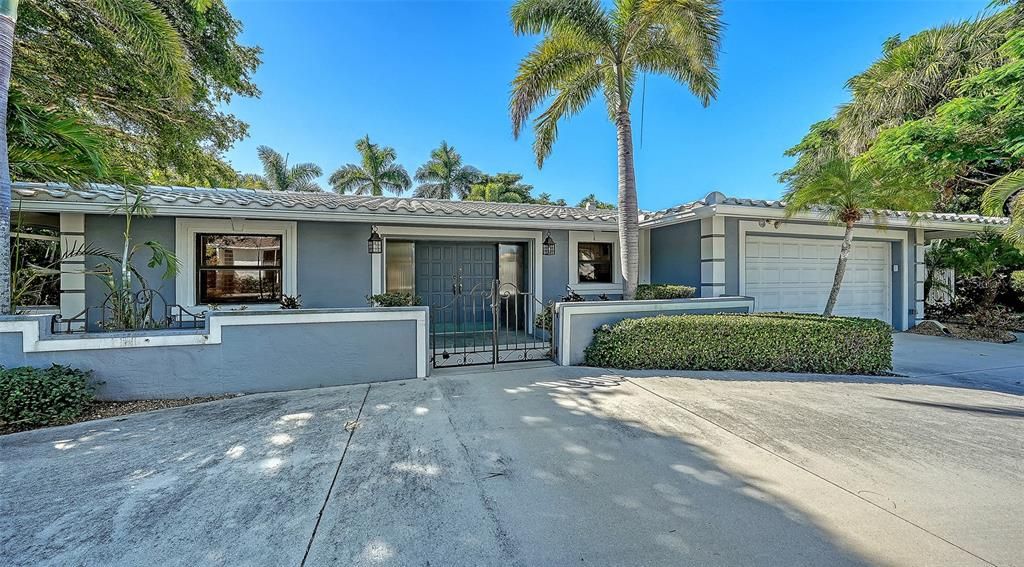 Под контрактом: $1,539,000 (3 спален, 2 ванн, 1660 Квадратных фут)