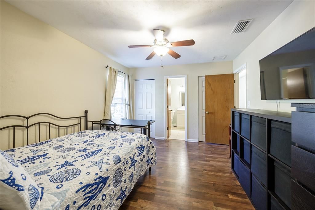 Active With Contract: $299,900 (3 beds, 2 baths, 1176 Square Feet)