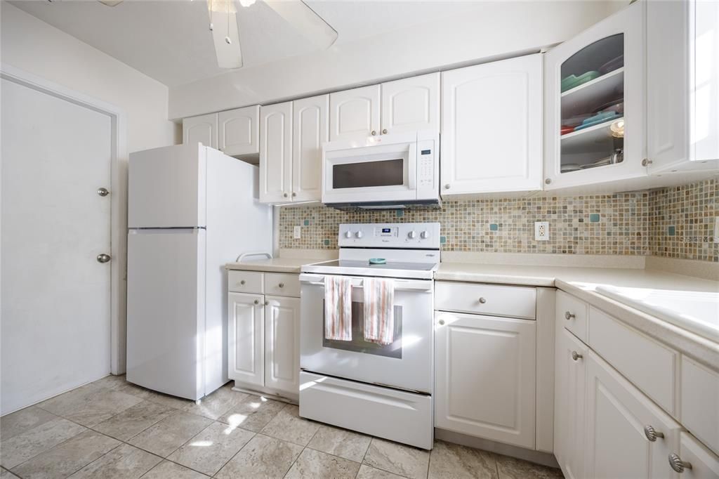 Active With Contract: $299,900 (3 beds, 2 baths, 1176 Square Feet)