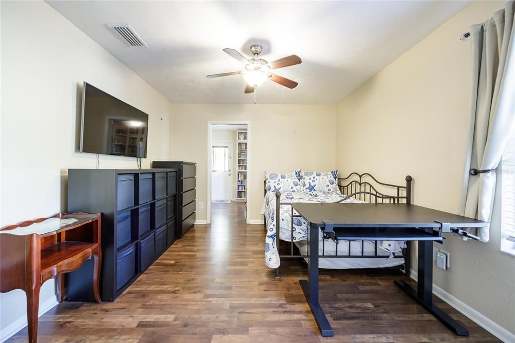 Active With Contract: $299,900 (3 beds, 2 baths, 1176 Square Feet)