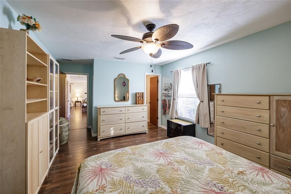 Active With Contract: $299,900 (3 beds, 2 baths, 1176 Square Feet)