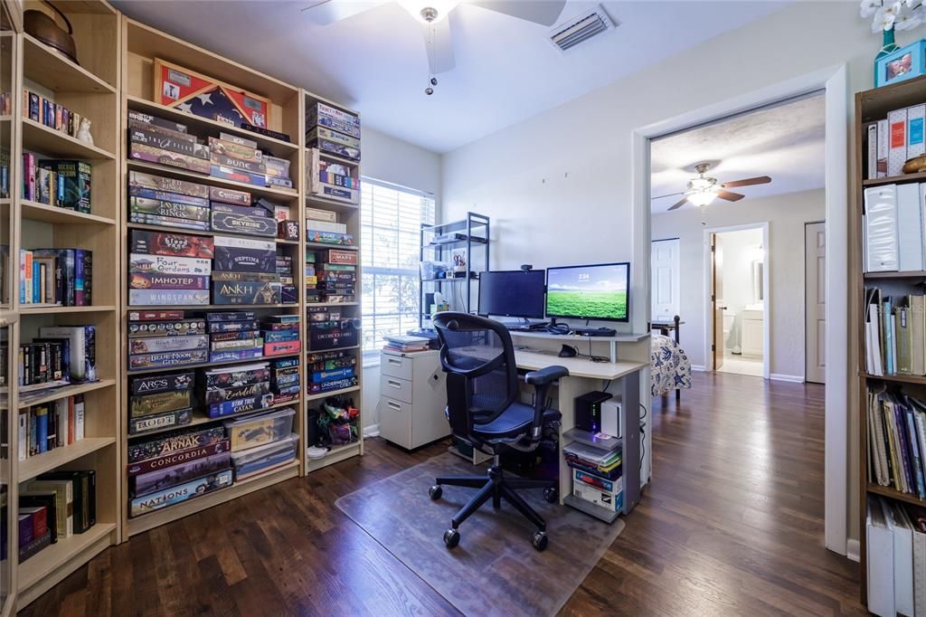 Active With Contract: $299,900 (3 beds, 2 baths, 1176 Square Feet)