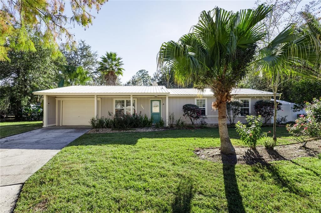 Active With Contract: $299,900 (3 beds, 2 baths, 1176 Square Feet)