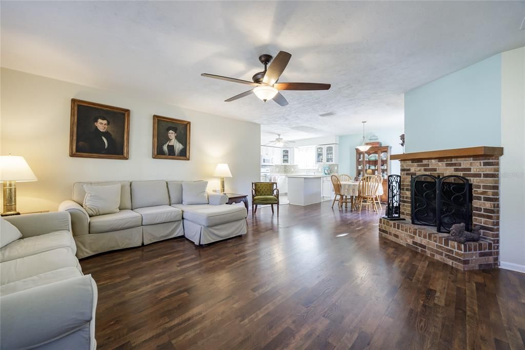 Active With Contract: $299,900 (3 beds, 2 baths, 1176 Square Feet)