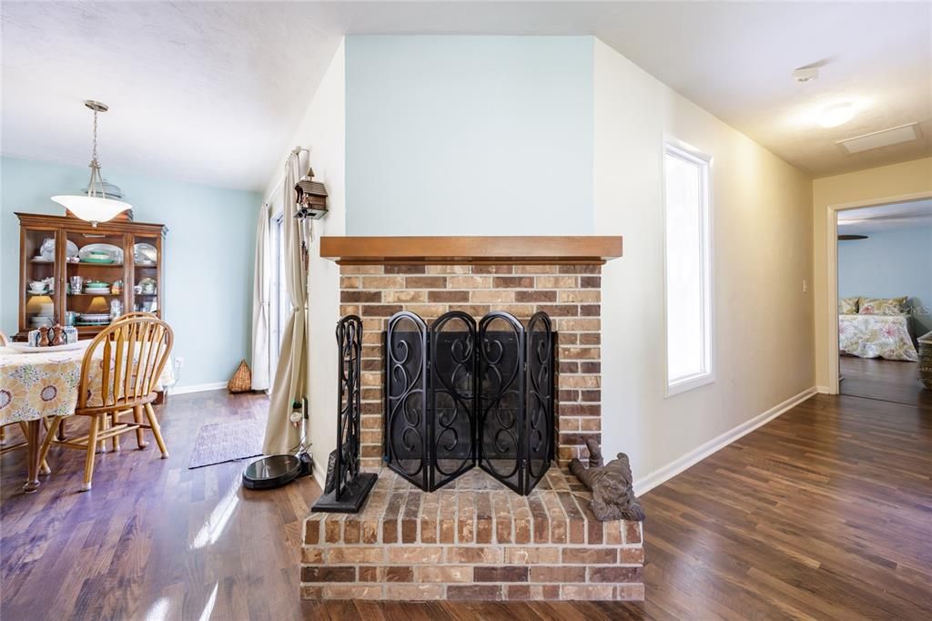 Active With Contract: $299,900 (3 beds, 2 baths, 1176 Square Feet)