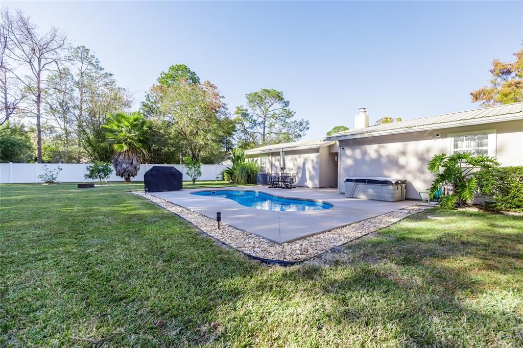 Active With Contract: $299,900 (3 beds, 2 baths, 1176 Square Feet)