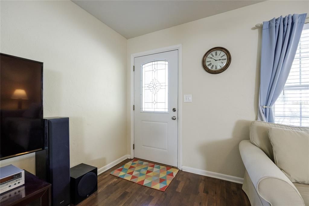 Active With Contract: $299,900 (3 beds, 2 baths, 1176 Square Feet)