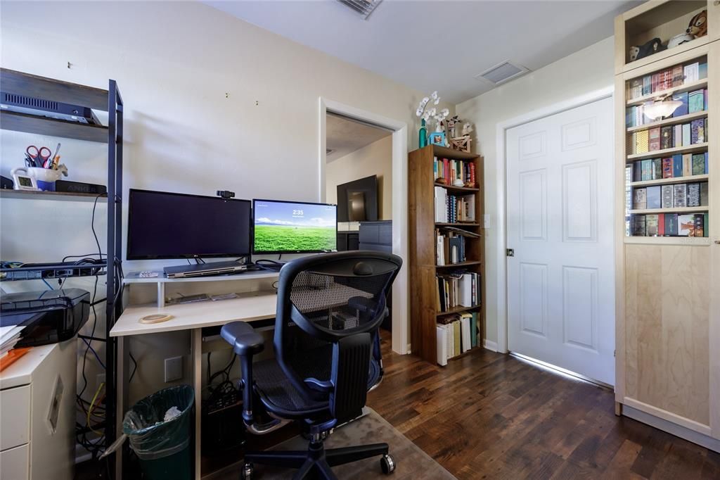 Active With Contract: $299,900 (3 beds, 2 baths, 1176 Square Feet)