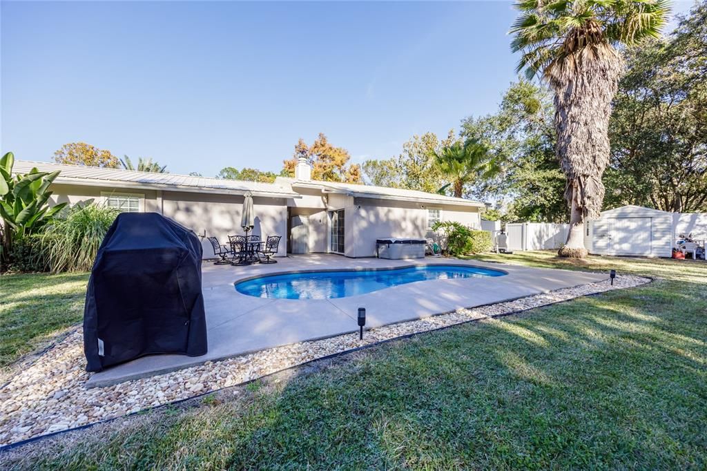 Active With Contract: $299,900 (3 beds, 2 baths, 1176 Square Feet)