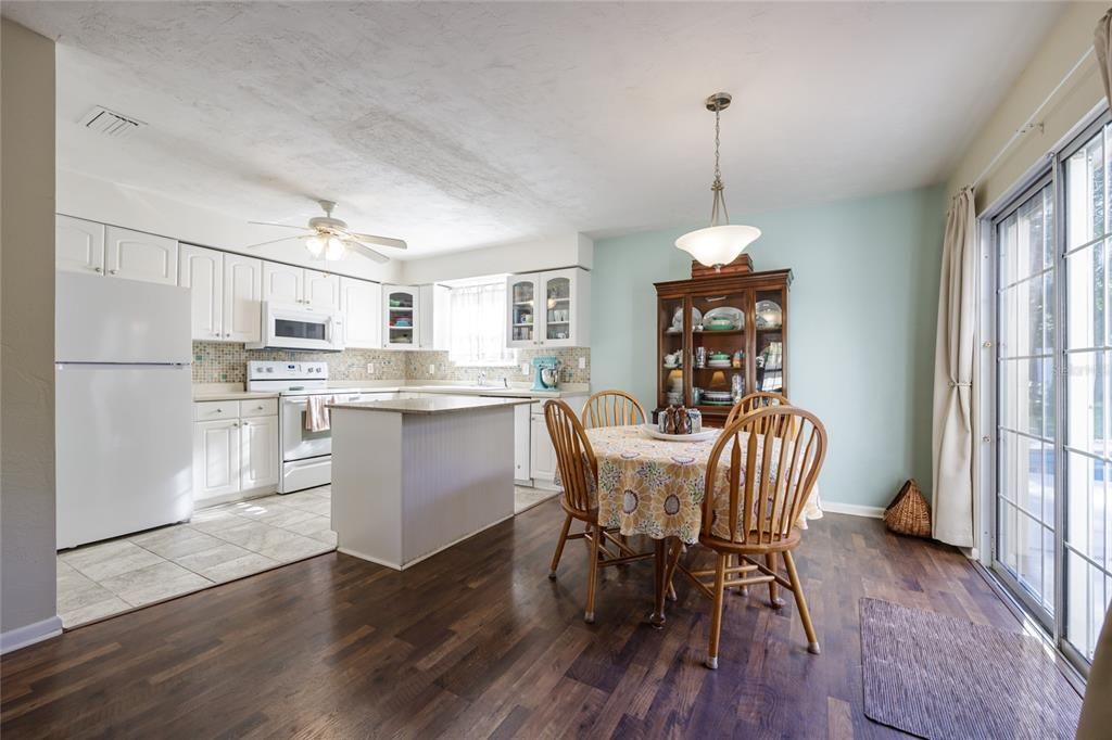 Active With Contract: $299,900 (3 beds, 2 baths, 1176 Square Feet)
