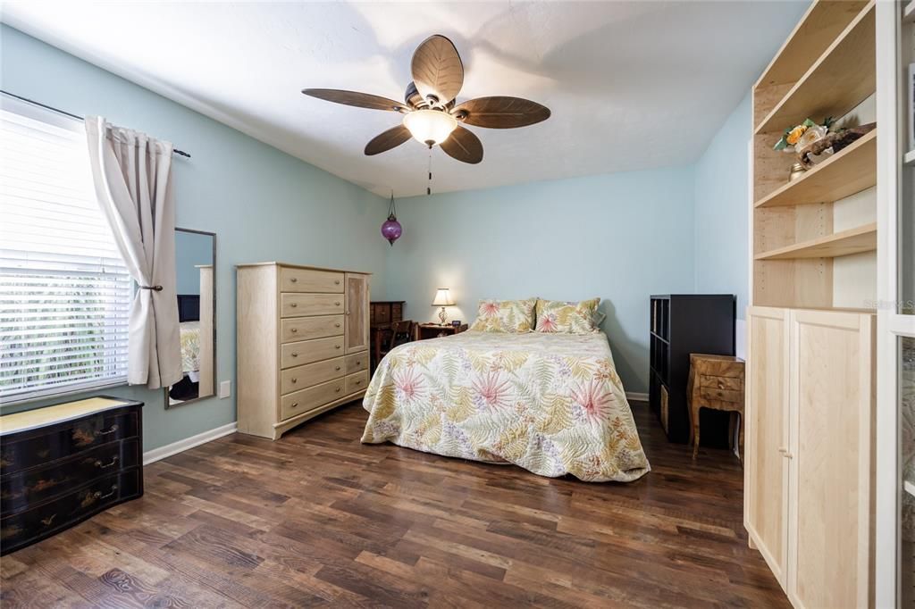 Active With Contract: $299,900 (3 beds, 2 baths, 1176 Square Feet)