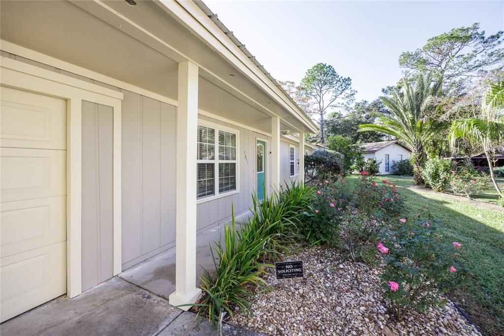 Active With Contract: $299,900 (3 beds, 2 baths, 1176 Square Feet)