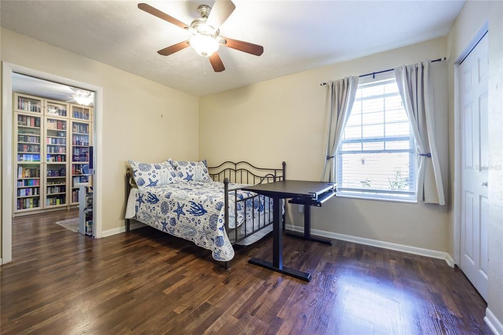 Active With Contract: $299,900 (3 beds, 2 baths, 1176 Square Feet)