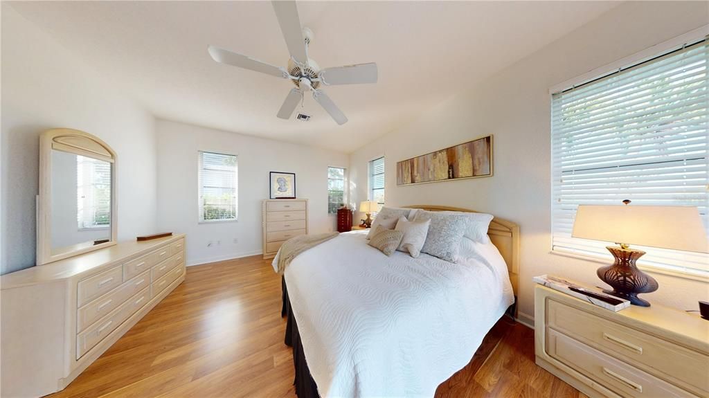 Activo con contrato: $679,000 (3 camas, 2 baños, 2174 Pies cuadrados)