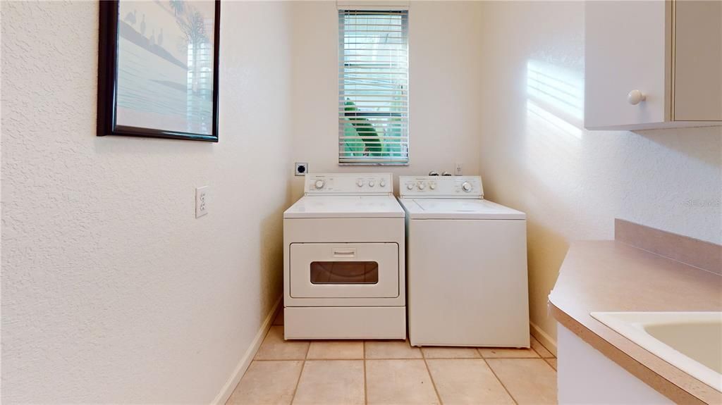 Activo con contrato: $679,000 (3 camas, 2 baños, 2174 Pies cuadrados)