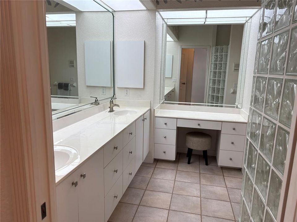 Activo con contrato: $679,000 (3 camas, 2 baños, 2174 Pies cuadrados)