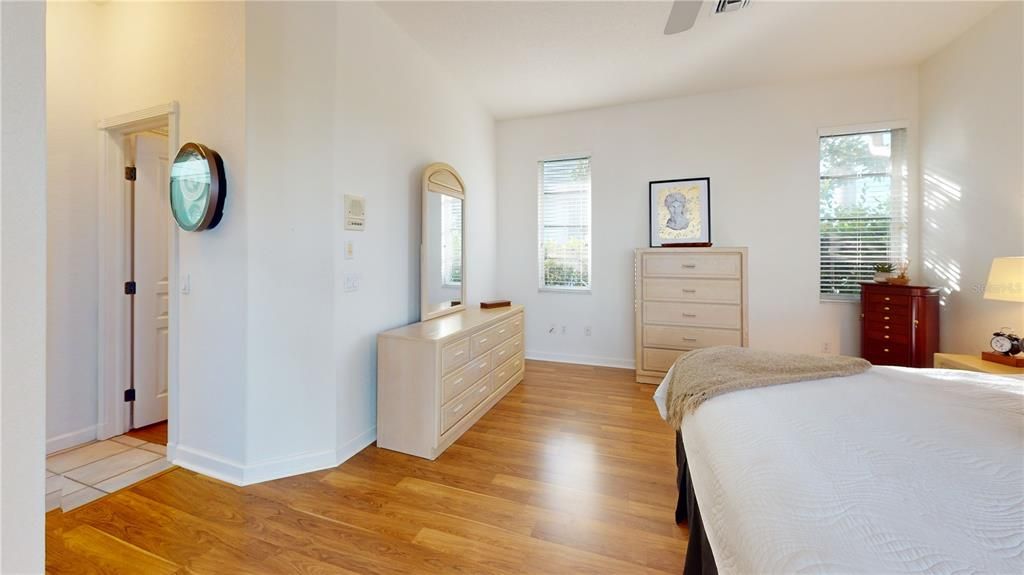 Activo con contrato: $679,000 (3 camas, 2 baños, 2174 Pies cuadrados)