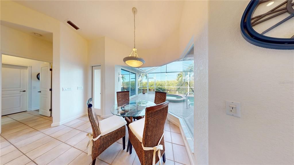 Activo con contrato: $679,000 (3 camas, 2 baños, 2174 Pies cuadrados)