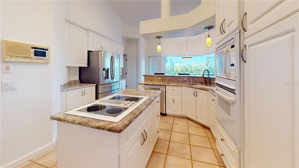 Activo con contrato: $679,000 (3 camas, 2 baños, 2174 Pies cuadrados)