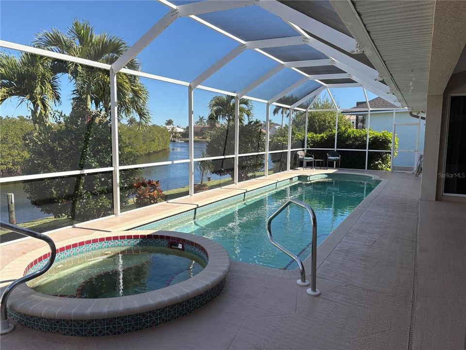 Activo con contrato: $679,000 (3 camas, 2 baños, 2174 Pies cuadrados)