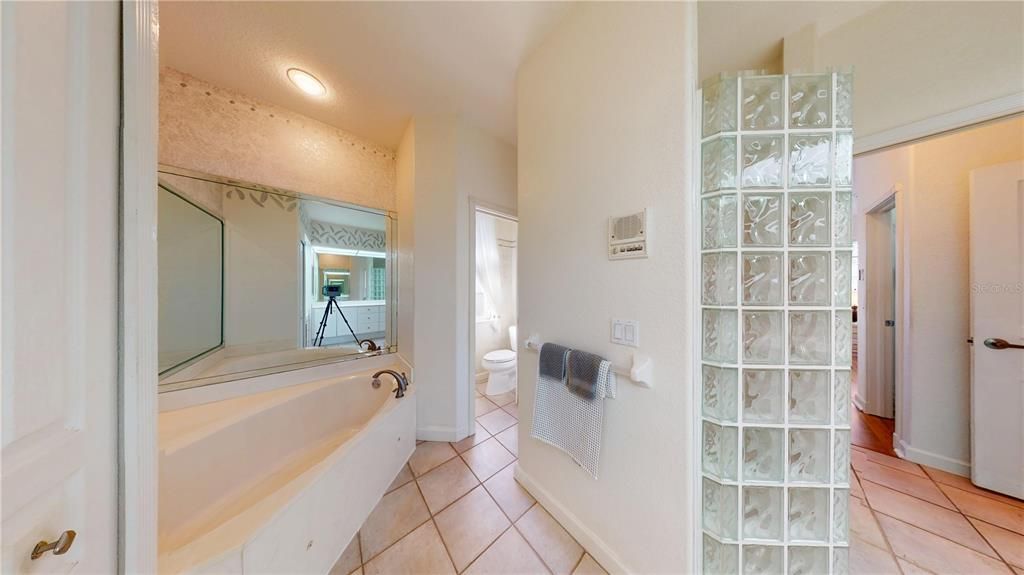 Activo con contrato: $679,000 (3 camas, 2 baños, 2174 Pies cuadrados)