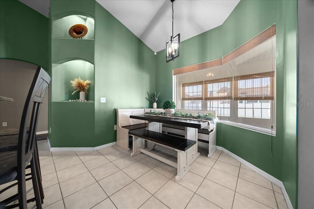 En Venta: $389,900 (4 camas, 3 baños, 2283 Pies cuadrados)