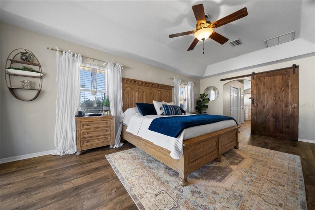 En Venta: $389,900 (4 camas, 3 baños, 2283 Pies cuadrados)