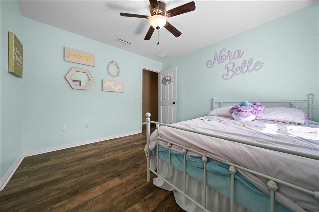 En Venta: $389,900 (4 camas, 3 baños, 2283 Pies cuadrados)