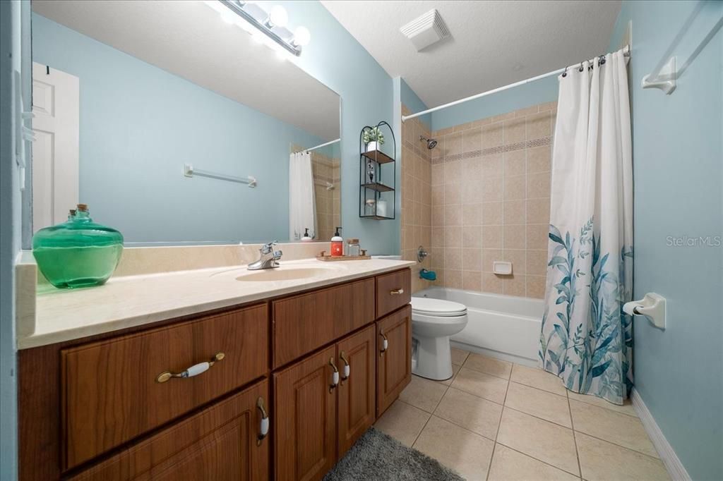 En Venta: $389,900 (4 camas, 3 baños, 2283 Pies cuadrados)