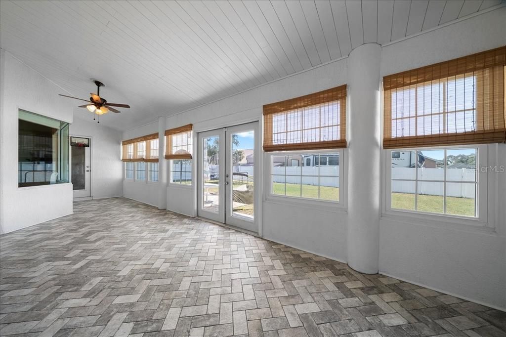 En Venta: $389,900 (4 camas, 3 baños, 2283 Pies cuadrados)