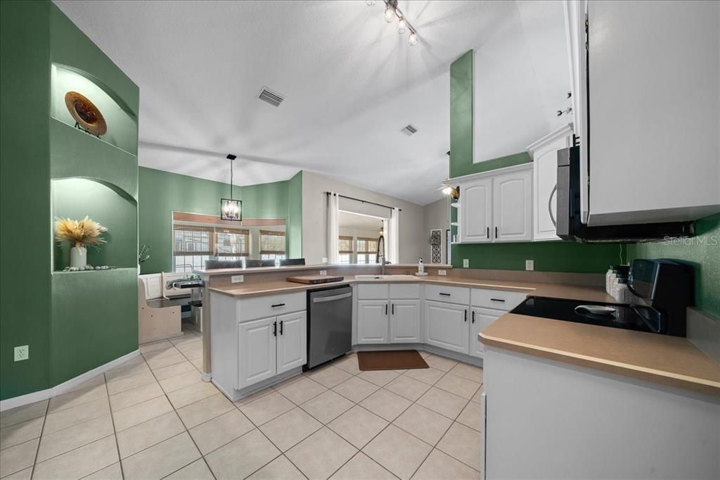 En Venta: $389,900 (4 camas, 3 baños, 2283 Pies cuadrados)